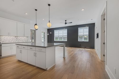 apt-101-119 Acklen Park Dr, Nashville, TN, 37203-2337 | Card Image