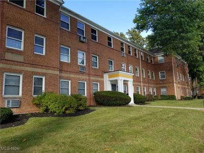 106 - 13765 Cedar Road, Condo with 1 bedrooms, 1 bathrooms and null parking in South Euclid OH | Image 1