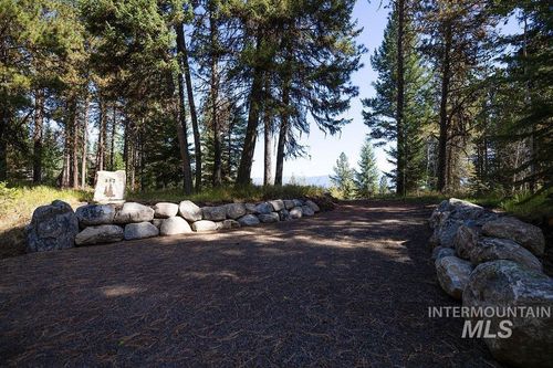 352 Blackhawk Lake Dr, McCall, ID, 83638-5083 | Card Image