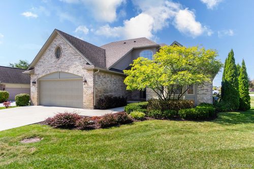20622 Golf Ridge Cir, Livonia, MI, 48152-2095 | Card Image