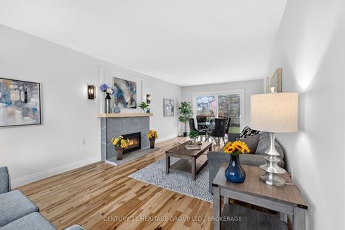 439 College St, Kingston, ON, K7L4M8 | Card Image