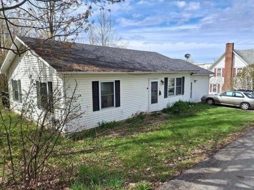 29 Cross St, Newport, VT, 05855-4996 | Card Image