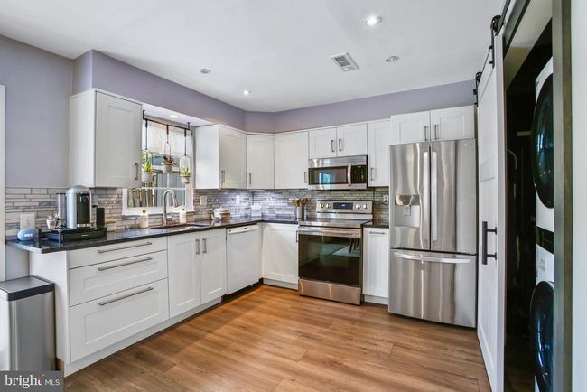 894 Smartts Ln Ne, Townhouse with 3 bedrooms, 3 bathrooms and null parking in LEESBURG VA | Image 8