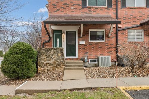 5700 W 97th St, Overland Park, KS, 66207-2927 | Card Image