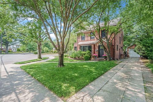23 Pennsylvania Blvd, Bellerose Village, NY, 11001-4150 | Card Image