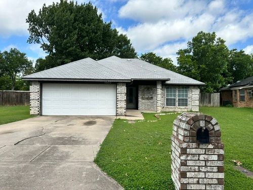 10212 Little Fox Ct, Fort Worth, TX, 76108-4055 | Card Image