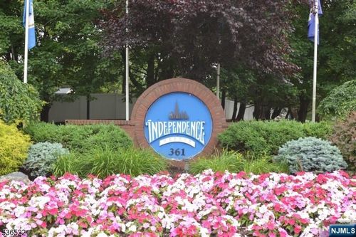 406 Smith Ct, Edgewater, NJ, 07020-1666 | Card Image