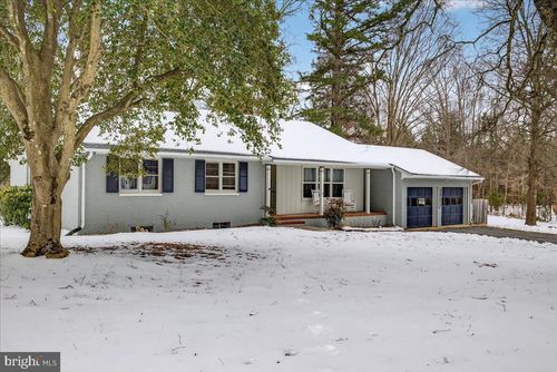 8901 Deekens St, Amelia Court House, VA, 23002-4868 | Card Image