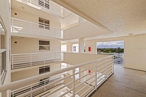 683-6105 Bahia Del Mar Cir, St Petersburg, FL, 33715-3327 | Card Image