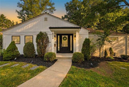 824 Foxland Dr, Pittsburgh, PA, 15243-1106 | Card Image