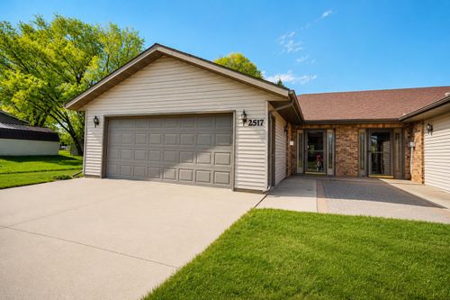2517 4th Ave Se, ABERDEEN, SD, 57401-5228 | Card Image