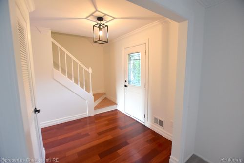 4217 Covered Bridge Rd, Bloomfield Hills, MI, 48302-1823 | Card Image