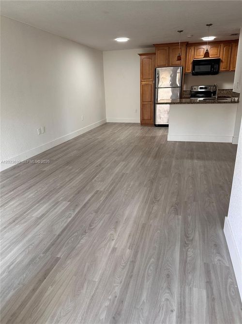 10-4-15619 Sw 73rd Circle Ter, Miami, FL, 33193-1838 | Card Image
