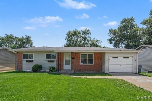 566 Candle Light Ln, Hazelwood, MO, 63042-1922 | Card Image
