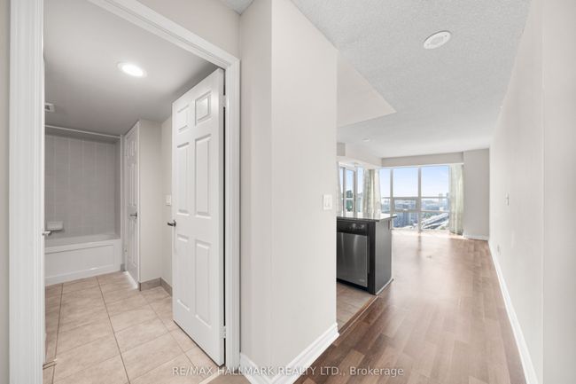3501 - 19 Grand Trunk Cres, Condo with 1 bedrooms, 1 bathrooms and 1 parking in Toronto ON | Image 8