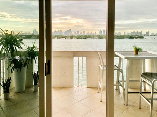 823-800 West Ave, Miami Beach, FL, 33139-5583 | Card Image