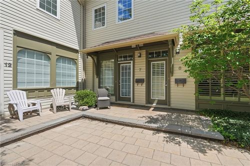 7-49 Ontario St, Grimsby, ON, L3M3H2 | Card Image