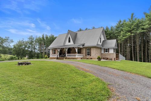 392 Cavalier Dr, Hillsville, VA, 24343-5637 | Card Image