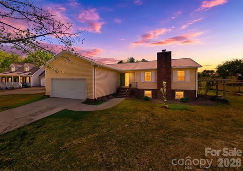 1730 Hamilton St, Hickory, NC, 28602-8253 | Card Image