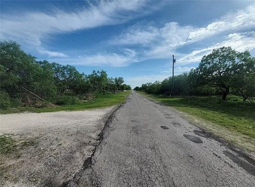 272 County Road 324, Alice, TX, 78332-9136 | Card Image
