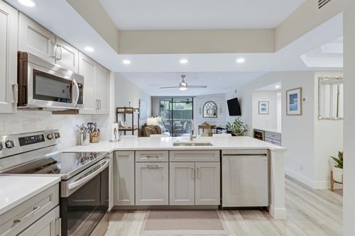 112 Bay Colony Dr N, Juno Beach, FL, 33408-2104 | Card Image