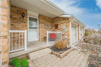 59 Calvin Crt, Townhouse with 3 bedrooms, 1 bathrooms and 2 parking in Cambridge ON | Image 2