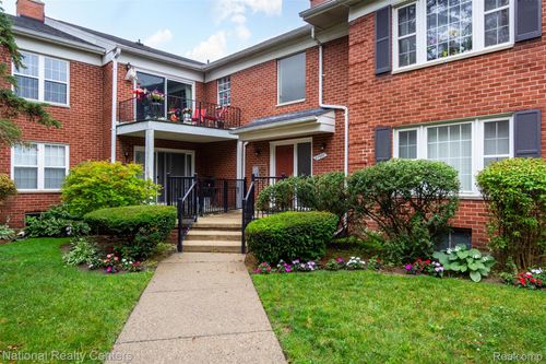 111-27653 W W Echo Valley Road, Farmington Hills, MI, 48334 | Card Image