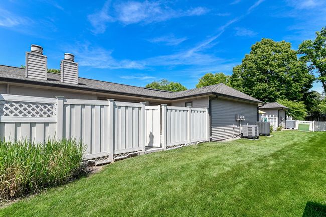 Rear View of Privacy Fencing. | Image 23