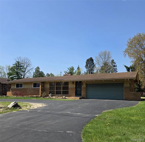 18881 Merriman Rd, Livonia, MI, 48152-3373 | Card Image