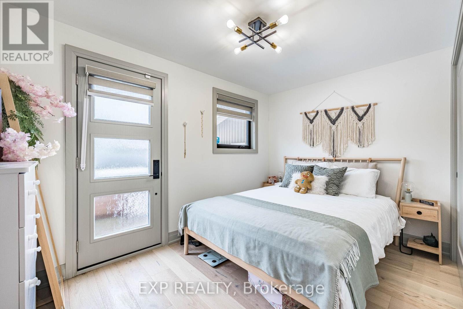 Residential in Niagara Falls (Ascot) 3