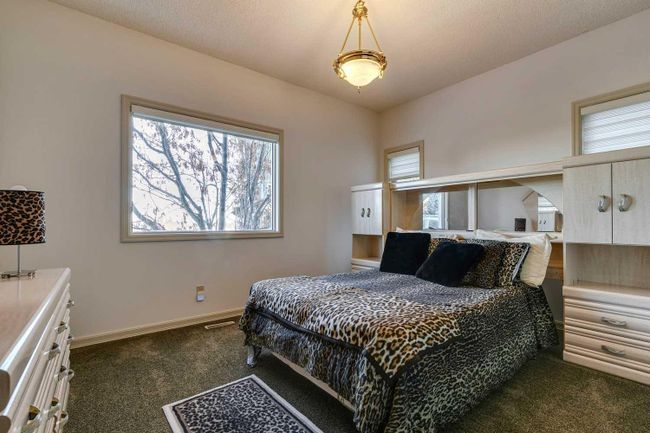 121 Patton Court Sw, Home with 4 bedrooms, 4 bathrooms and 6 parking in Calgary AB | Image 32