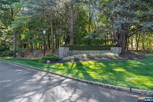 1006 Thoreau Ct, Mahwah, NJ, 07430-2393 | Card Image