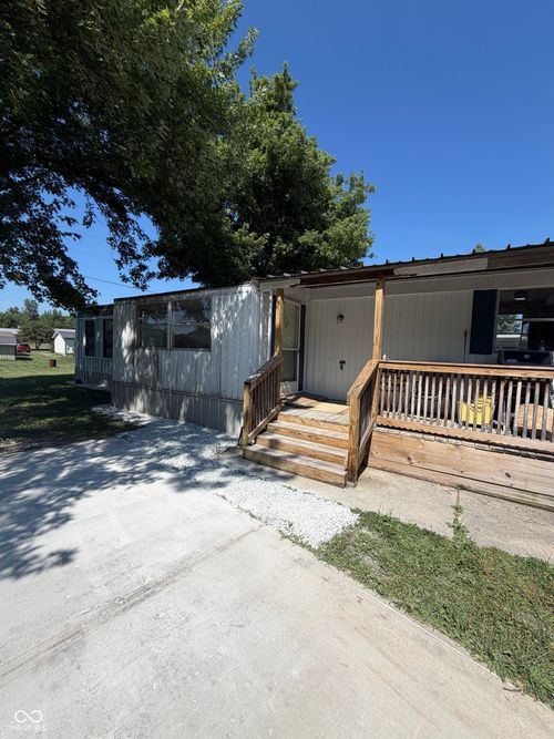 3216 Memorial Dr N, Elwood, IN, 46036-8332 | Card Image