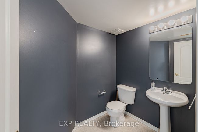254 Cresthaven Dr, Condo with 2 bedrooms, 3 bathrooms and 1 parking in Ottawa ON | Image 7