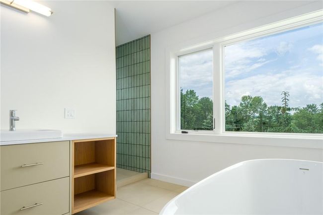 Primary Bathroom | Image 25