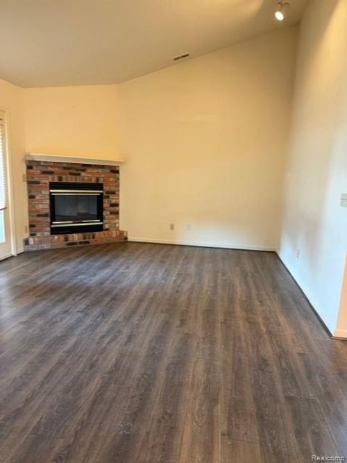 138-16525 Woodlane, Fraser, MI, 48026-7801 | Card Image