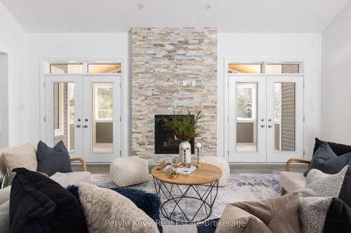 30 Dyer Cres, Bracebridge, ON, P1L0N4 | Card Image