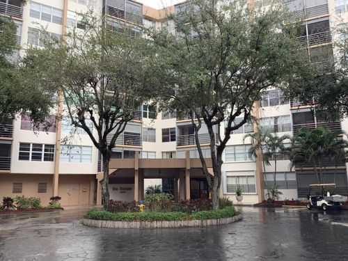 unit-ph13-1300 Saint Charles Place, Pembroke Pines, FL, 33026 | Card Image