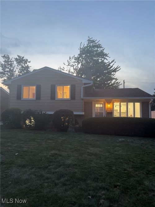 6212 Elmdale Rd, Brook Park, OH, 44142-3904 | Card Image