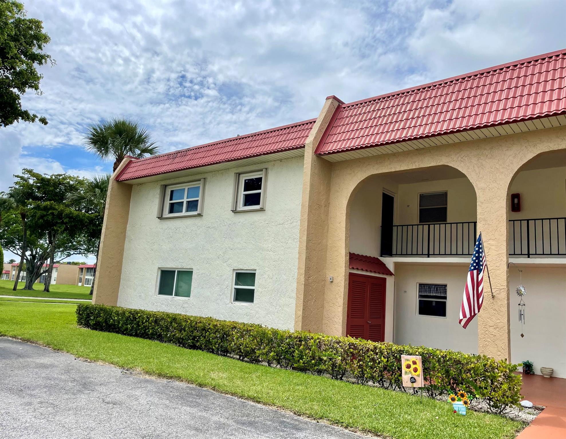 Lake Dora Dr, West Palm Beach, FL 33411