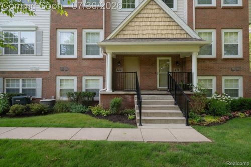 868 Eagle Dr, Fenton, MI, 48430-4173 | Card Image
