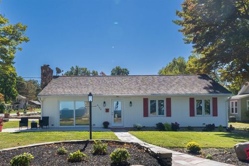 3705 Lochiel Ave, Erie, PA, 16505-1738 | Card Image