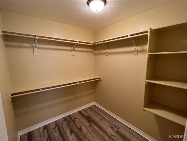 Closet | Image 12