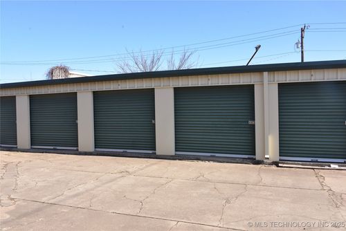206 Main St, Henryetta, OK, 74437-4238 | Card Image