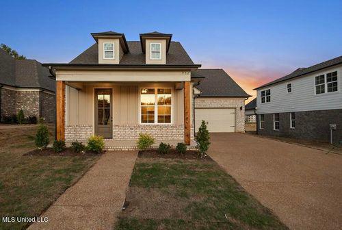 952 Coahoma Ct, Nesbit, MS, 38651-1070 | Card Image