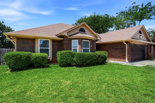7108 Summerset Dr, Benbrook, TX, 76126-4534 | Card Image