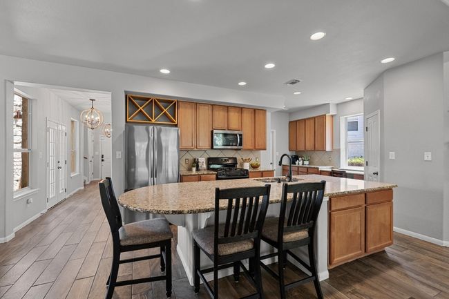 Large kitchen island | Image 4
