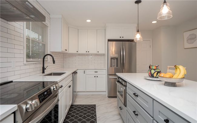 1560 W Main Rd, Home with 3 bedrooms, 1 bathrooms and 4 parking in Middletown RI | Image 12