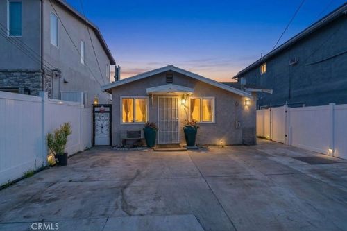 6854 Quinton Ln, Tujunga, CA, 91042-2858 | Card Image