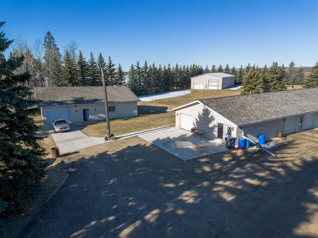 39060A Range Road 270, Home with 2 bedrooms, 2 bathrooms and 4 parking in Rural Red Deer County AB | Image 9